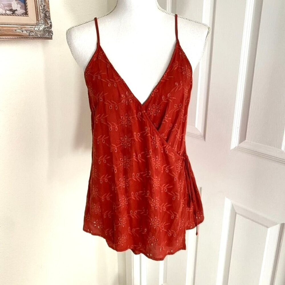 ASTR The Label Floral Eyelet Wrap Tie Top Rust Size Medium Feminine Summer. B40